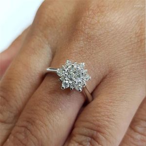 With Side Stones Fashion Snowflake Flower White Zircon Gold Silver Color Ring For Women Engagement Rings Wedding Drop Jewelry Z4