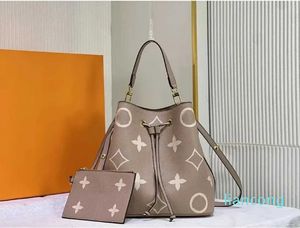 2024 T Handbags Crossbody Draptring Handbag Quality مع حقيبة غبار معروضة للبيع