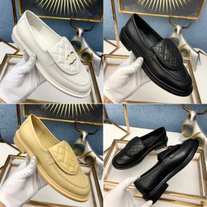 Klasyczne projektantów komfort monolitowy szczotkowane skórzane mokasyny damskie butów Patent Trójkąt Trójkąt Trójkąt Oxford Chunky Sneakers Luksusowa kobieta Klasyczne matowe trenerzy zewnętrzne