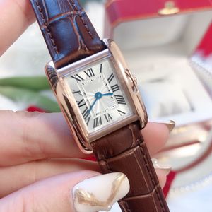 Orologio classico da uomo e da donna Lunghezza 30,2 mm Larghezza 22,7 mm Cassa in acciaio inossidabile con quadrante bianco Movimento al quarzo importato Cinturino in pelle di vacchetta regalo