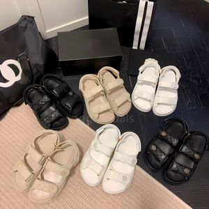 Designer-Sandalen, Sommer, flache Hausschuhe, modisch, lässig, bequem, offener Zehenbereich, Diamant-Schnalle, Sandalenabdeckung, Knöchelriemen, Strandschuhe, Flip-Flop