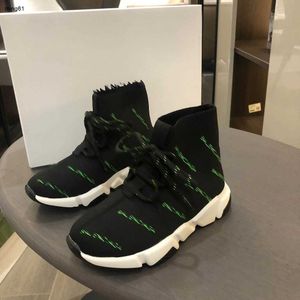 Brand Kids Sneakers أربطة أربطة الحذاء الفتيان الفتيات الأحذية المحبوكة الحجم 26-35 بما في ذلك مربع من الورق المقوى عالي الجودة Baby Boots 24mar