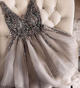 Luxo lantejoulas frisado curto cocktail vestidos de festa sexy profundo decote em v curto cinza tira espumante vestido de baile 20206054673