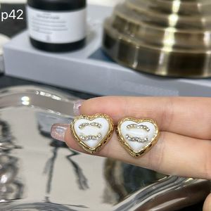 Versilberte Perlenkette, baumelnde Ohrringe, Boutique, weißes Herz, Ohrstudie, Luxus-Designer-Schmuck, Frühling, neuer Liebesstil, Geschenk-Ohrringe