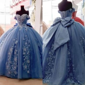 Dusty Blue Pearls Kościa Formalne sukienki Quinceanera 2022 Kwiatowe koronkowe Kwiaty z ramion Big Bow Ball Suknia wieczór P4814666
