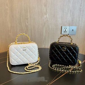Designer Makeup Bag Fashionable Women's Crossbody Diamond Chain Shoulder Handbag Square Bag Mobile Phone Bag
