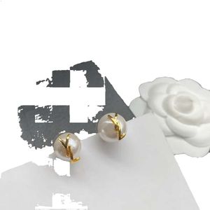 Pearl Earing Projektant biżuterii S Kolczyki dla kobiet Sier Boucle Studs Letters Hoops Miłośne Ekolm Wedding Prezenty Pudełko 2022 Nicea