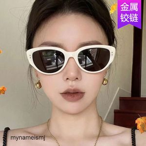2 datorer mode lyxdesigner svartvitt ris nagel katt ögon solglasögon wang jiaer samma solglasögon 2022 ny ins netröd konkav formfoto flicka flicka