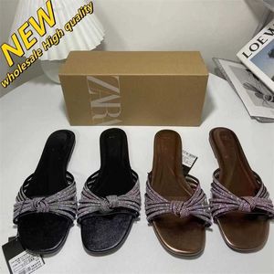 저렴한 상점 90% 할인 도매 Za Womens Shoes Bow Water Diamond Stripe Decoration PVC 중공 평평한 바닥 슬리퍼 게으른 해변 외부