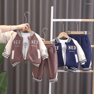 Giyim Setleri Erkek Giysileri Bahar Sonbahar 2024 Çocuklar Pamuk Ceket Tişörtleri Pantolon 3 PCS Bebek Sporları İçin Takipler Çocuk Kıyafetleri 5y