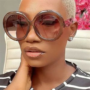 Sunglasses Retro round sunglasses for women brown gradient oversized sunglasses for women fashionable luxury brand designer shadow J240322