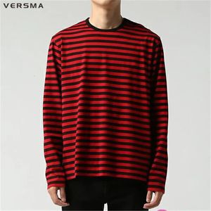 Versma Korean Ulzzang razhuku Black White Striped Tシャツの男性ユニセックス特大の長袖カップルTシャツ女性ドロップ240306