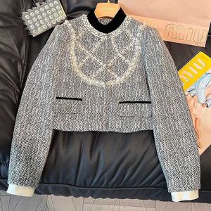 Women's Jackets Designer Brand 2023 Winter Miu Miao Beaded Diamond Coat Coarse Plaid Big Pearl Celebrity Short Fragrant Fleece Top FANH