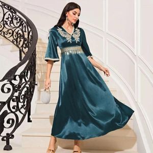 Etniska kläder Dubai Summer Evening Dress for Women Fashion Sequin Tassel broderade blommor Mellanöstern Klänningar Abaya Party Gown Kaftan