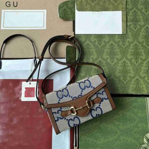 Promozione dei produttori di pacchetti incrociati Nuova mini borsa a tracolla Kuqi con doppia fibbia a ferro di cavallo stile crossbody con copertina quadrata piccola da donna