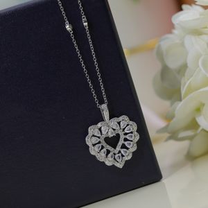Luksusowa biżuteria Precision Edition Love Naszyjnik z pełnym diamentowym kształtem serca, super pięknym, eleganckim i błyszczącym cyrkonem