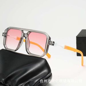 2 datorer Fashion Luxury Designer 2023 Nya fyrkantiga solglasögon Fashionabla och enkel dubbelstråle pilotram Net Röda solglasögon