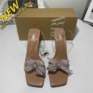 Billig butik 90% rabatt i grossist ZA2024 Kvinnor med Bow Water Diamond Transparent Pvc Square Headed Open Toe High Heels Sandaler