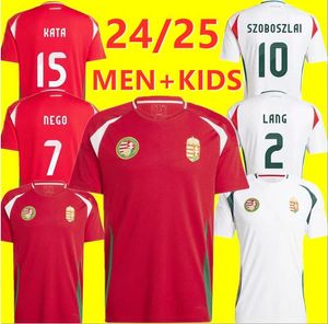 2024 Ungheria Euro Cup Maglia da calcio SZOBOSZLAI Nuovo 2025 Squadra nazionale ungherese 24 25 Maglia da calcio Uomo Bambini Kit Set Home Rosso Away Bianco Uniforme da uomo GAZDAG ROLAND 888