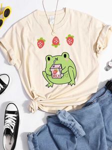 Women's T-Shirt Green Frog Womens Soft Cool T-shirt Sports Summer T-shirt Street Hip Hop Crop Top Likes Drinking Strawberry Flavored Milk T-shirt 240322