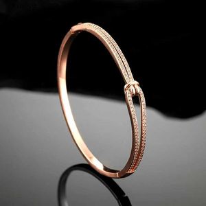 Charm Bilezikler Yeni Yüksek Kaliteli Moda Kübik Zirkon Bakır Düğün Bileklik S Kadın Girlfriend için Doğum Günü Hediyesi Bangle Gelin Bijoux L240322