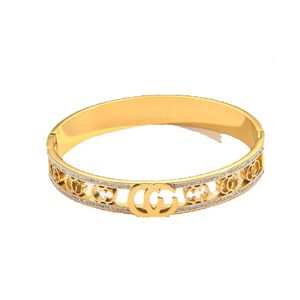 Partihandel Klassiska armband Kvinnor Bangle Designer Armband Crystal Gold Plated rostfritt stål Bröllopsälskare gåva smycken