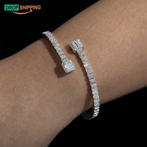 Drop frakt Fina kvinnliga smycken 3,8 mm bredd 925 Sterling Silver VVS Baguette Moissanite Diamond Famous Brand Cuff Bangle