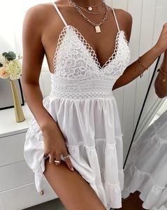 Sukienki swobodne sukienki damska 2024 Letnia plaża Seksowna w dekolcie w szyku stała kolorowy Ruched Netged Backless Lace Mini