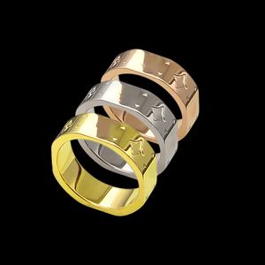 Ny design Titanium Steel V Letter Engraved Logo Les Gastons Ring 18K Guldplätering Kvinnor Ringar Par Kvinnors män Designer Jewelry R58