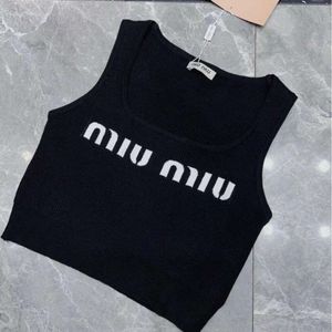 MM Family 24SS New Style Letture Print U-uck lebtkrate Small Small Tank for inner and Outer Wear