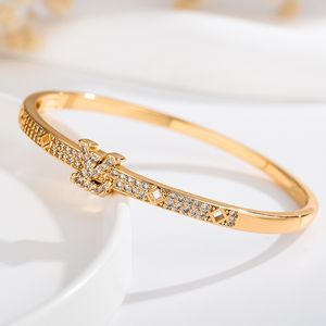 Bracciale per unghie geometrico in zircone placcato oro di marca, design di nicchia, lusso leggero, braccialetto con senso, personalità semplice, decorazione per ogni mano della donna