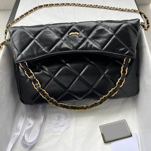 35 cm bokstäver kedja kvinnor stor kapacitet tygväska läder diamantgitter lyx handväska underarmsäck guld hårdvara crossbody utomhus shopping koppling fanny pack