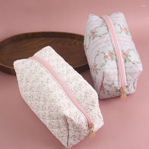 Sacos de armazenamento Bolsa de maquiagem portátil de grande capacidade com estampa floral bonita com bolsa de cuidados de pele de viagem com zíper