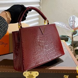 Läder dam totes kvinnor luxurys designers väskor handväskor modes messenger axel crossbody väska handväska shoppingväskor plånböcker ryggsäck handväska flerfärg