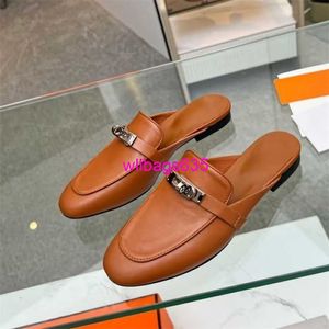 Sandálias Mules Mocassins Meia Cabeça Chinelos de Couro Mocassins Europeus e Americanos Meia Chinelos Cka o Irv Versátil Casa Moda Highend Classi tem logotipo HB3F8I