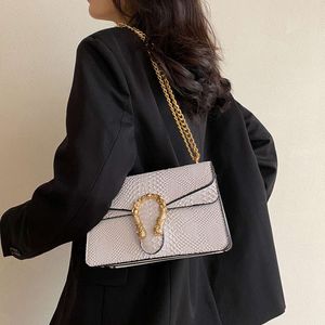 Mağaza Toptan Tasarımcı Çantaları Omuz Çantası Çanta Kadın Çantası 2024 Yeni Timsah Desen Modeli Moda Zinciri Tek Omuz Crossbody Minimalist Küçük Meydan