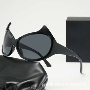 2 pcs Fashion luxury designer 2023 New Y2K Personalized Little Devil Men and Womens Sunglasses Street Shooting Trend Fashion Cat Eye Sunglasses