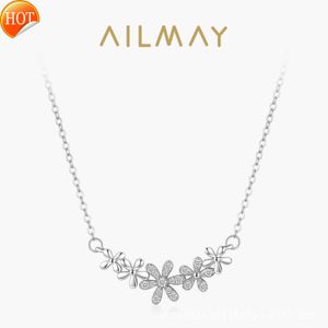 Kadınlar için gümüş çiçek kolye basit tatlı sevimli küçük papatya instagram zarif ve yüksek dereceli yaka zinciri