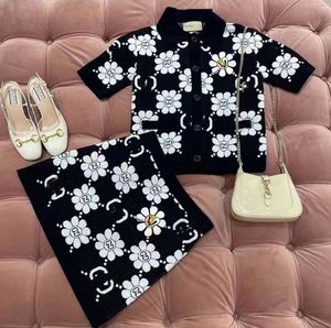 Designer Women's Tracksuits New Luxury Coats Knitted Top+Flower Embroidered Short Skirt Two Piece Set