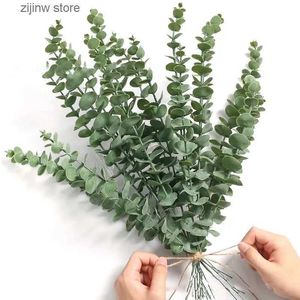 Finto verde floreale 5/10 pezzi foglie di eucalipto artificiale pianta finta verde per la decorazione di nozze giardino decorazioni per la casa all'aperto tavolo ghirlanda accessori Y240322