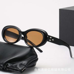 2 Stück Mode-Luxus-Designer Neue koreanische Version der GM-Sonnenbrille mit ovalem Rahmen und trendigen Internet-Promi-Sonnenbrillen