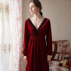 Kvinnors sömnkläder Velor Robe Courtly Style Sexig sammet lång nattklänning Princess Nightie Women Autumn Winter Backless Vintage Nightgown