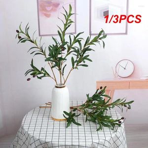 Dekorativa blommor 1/3st Artificial Green Leaf Olive Branch Fruit Fake Plants Wedding Home Pography Props Arrangement Dekoration inomhus