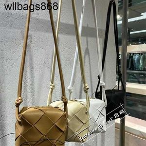 Cassette Top Bag Baodie Venetaabottegs Family Womens Mini Camera Woven Mini Loop One Shoulder Crossbody Leather