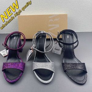 Billig butik 90% rabatt i grossist ZA 2024 Spring Womens Shoes Purple Flash Pink Thick Heels High Fashion mångsidiga grunt sandaler Kvinnor