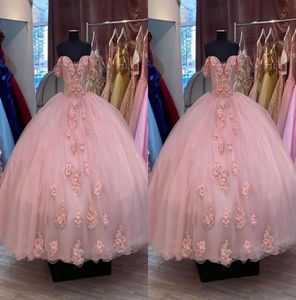 Романтическое пыльно-розовое 3D-цветы Дешевое бальное платье Quinceanera Пром платья с открытыми плечами Аппликация из бисера Sweet 15 маскарад Eveni8508986