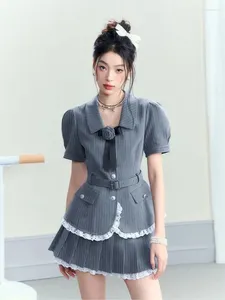 Рабочие платья 2024, блузка с высокой талией в консервативном стиле, комплект из 2 предметов, корейские кружевные плиссированные мини-юбки, женский топ с поясом в виде сладкой розы, костюм Y2k