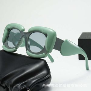 2 datorer Fashion Luxury Designer New Square Frame Solglasögon med personliga molnformade glasögon Instagram UV -resistenta och solskydd kvinnliga bläck