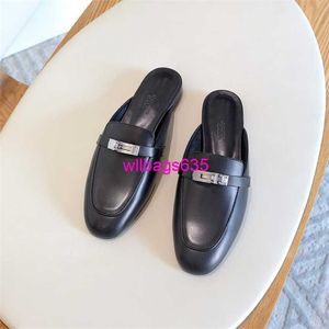 Mules Sandals Half Head Loafers Leather Slippers2024 Springsummer新しいBaotou Slippers for Womens Flat Bottom Outwear Half Tuo Muller Shoes F Logo HBDD1G