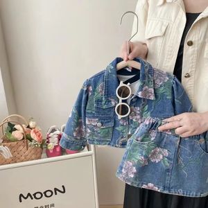 Koreańskie dziewczęta Baby Floral Linted Dżins Clothing Zestaw Jamurki Kurtki Modna Dzieci Kwiaty Kwiaty jeansy wiosenne ubrania 240319